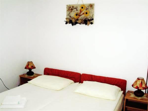 Hotel Pansion Izvor à Korenica Extérieur photo