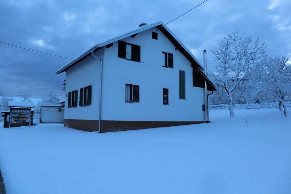 Hotel Pansion Izvor à Korenica Extérieur photo