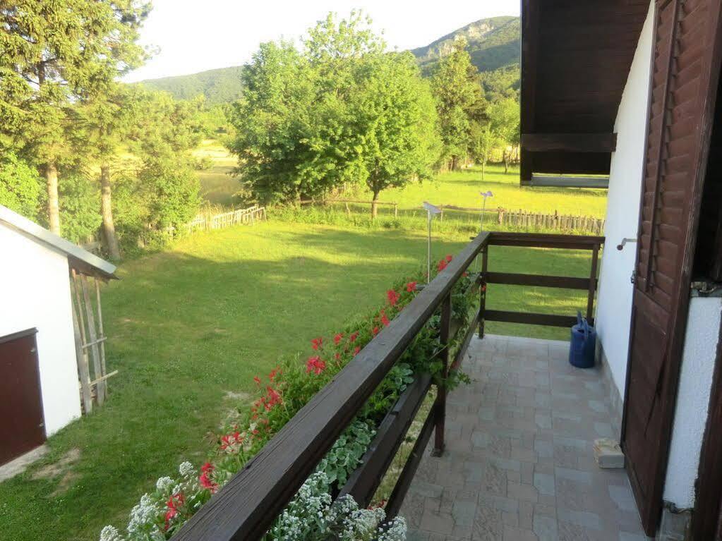 Hotel Pansion Izvor à Korenica Extérieur photo
